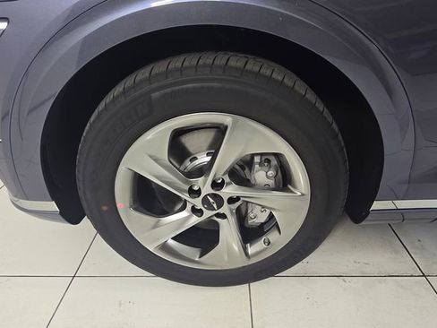 New 2026 Genesis GV70 2.5T Advanced AWD/4WD image 9