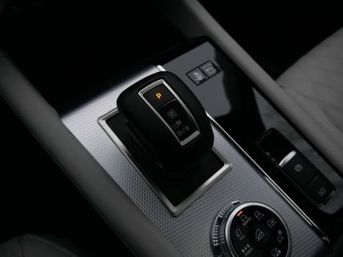 Used 2025 Mitsubishi Outlander SEL image 23