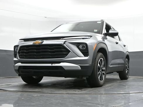Used 2025 Chevrolet TrailBlazer LT AWD/4WD image 43