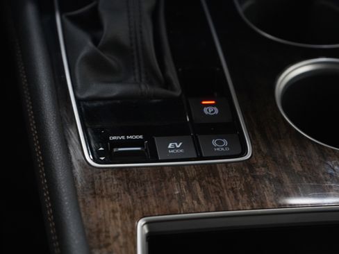 Used 2025 Toyota Sienna Platinum image 22