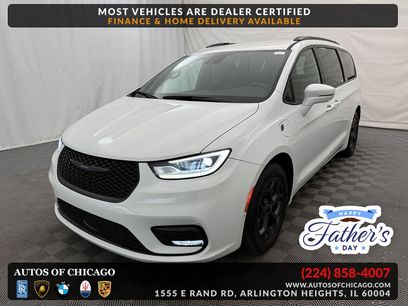 Used 2021 Chrysler Pacifica Limited w/ Uconnect Theater Family Group