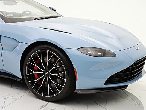 Used 2022 Aston Martin V8 Vantage Roadster RWD image 17