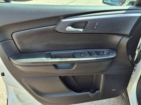 Used 2012 Chevrolet Traverse LT FWD image 11