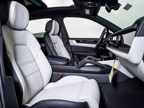 New 2026 Porsche Cayenne S image 15