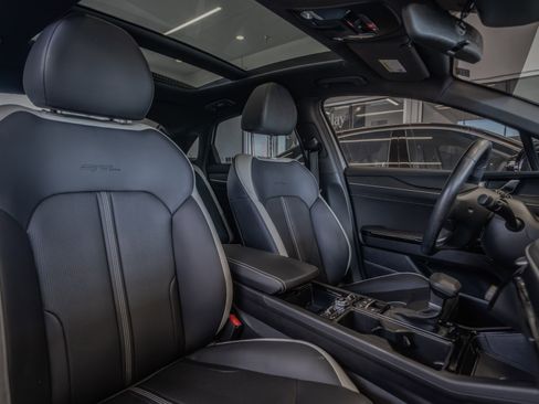 Used 2025 Kia K5 GT-Line w/ GT-Line Premium Package image 32