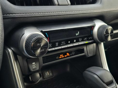 Used 2025 Toyota RAV4 XLE image 26