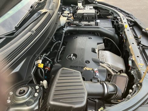 Used 2019 Chevrolet Equinox LT w/ Sun & Navigation Package image 38