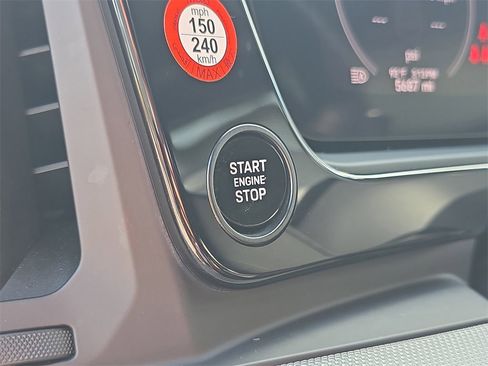 Used 2025 Porsche Cayenne image 39