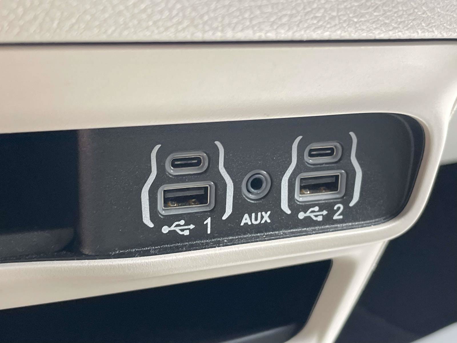 Used 2024 Chrysler Pacifica Touring-L FWD image 23