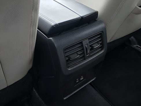 Certified 2022 Nissan Rogue SV FWD image 19