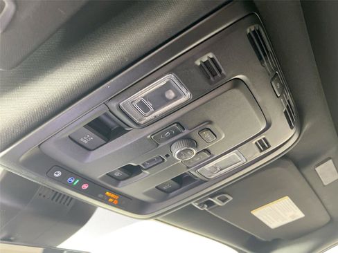 Used 2025 GMC Yukon AT4 Ultimate AWD/4WD image 13