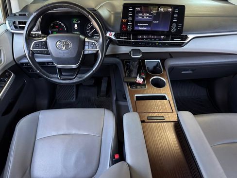 Used 2021 Toyota Sienna XLE FWD image 9