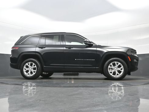 Used 2023 Jeep Grand Cherokee Limited AWD/4WD image 33