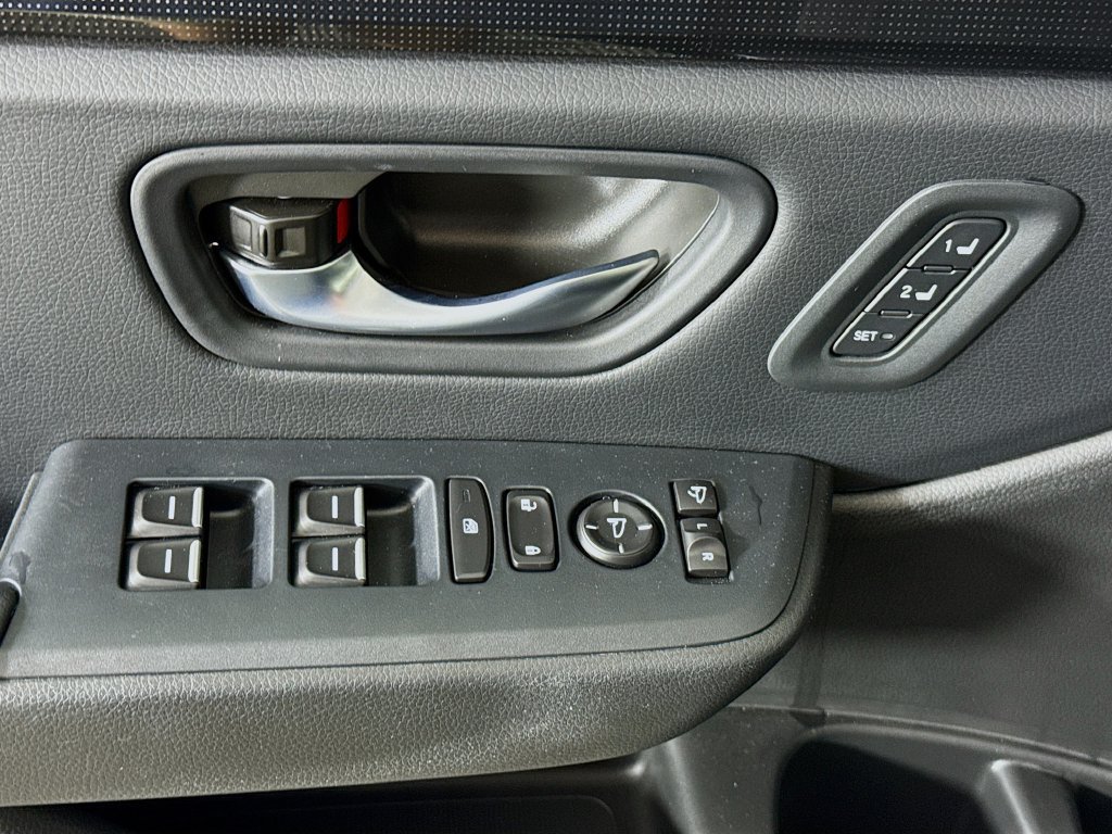 Used 2025 Honda Pilot Elite image 25