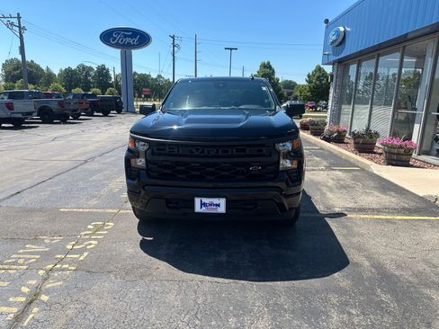 Used 2025 Chevrolet Silverado 1500 Custom w/ Turbomax Blackout Package AWD/4WD image 9
