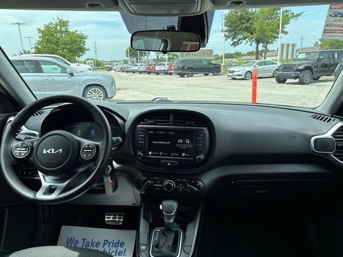Used 2025 Kia Soul LX w/ LX Technology Package FWD image 22