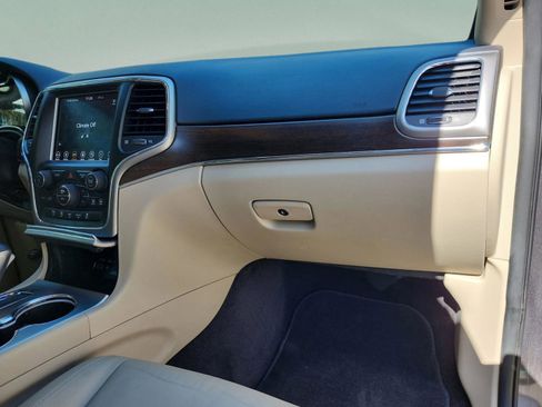 Used 2018 Jeep Grand Cherokee Limited image 19