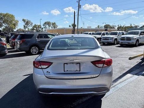 Used 2015 Chrysler 200 Limited w/ Convenience Group image 5