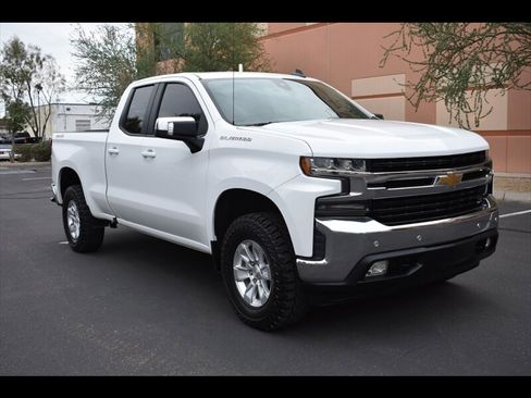 Used 2019 Chevrolet Silverado 1500 LT w/ Convenience Package image 2