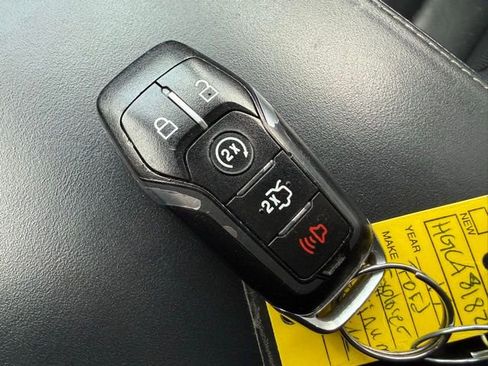 Used 2017 Ford Explorer Platinum image 16