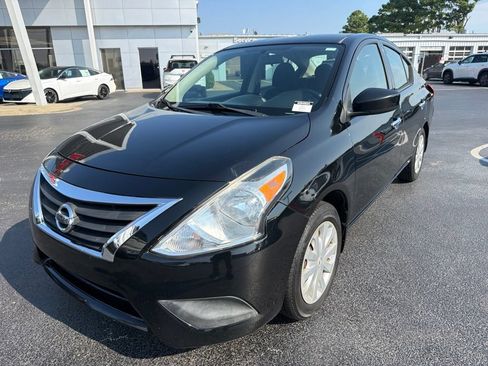 Used 2015 Nissan Versa SV FWD image 9