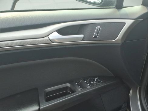 Used 2020 Ford Fusion SE AWD/4WD image 9