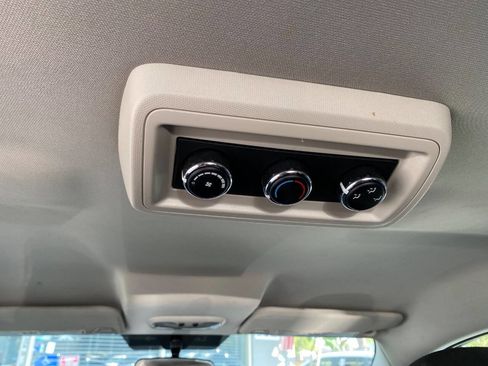 Used 2017 Dodge Journey SE w/ Flexible Seating Group image 24