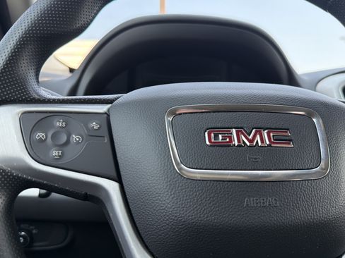 Used 2024 GMC Terrain SLE FWD image 9