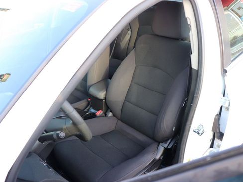 Used 2016 Chevrolet Cruze LT FWD image 11