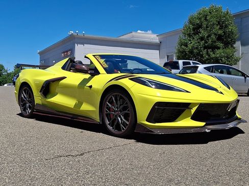 Used 2023 Chevrolet Corvette Stingray Premium Conv w/ Z51 Performance Package RWD image 4