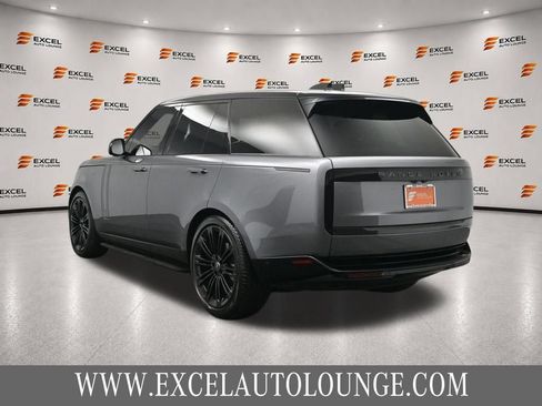 Used 2024 Land Rover Range Rover SE AWD/4WD image 3