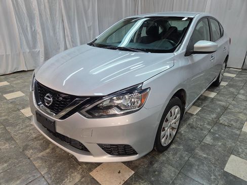 Used 2019 Nissan Sentra S image 2