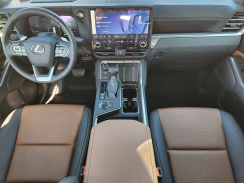 Used 2024 Lexus GX 550 w/ Cold Area Package AWD/4WD image 9