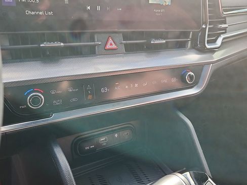 Used 2023 Kia Sportage SX image 17