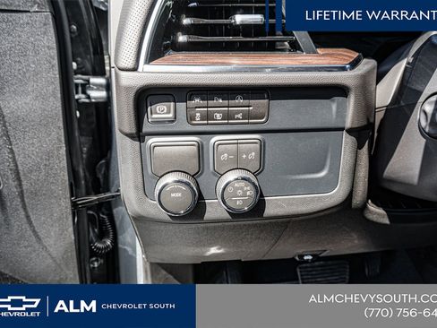 New 2026 Chevrolet Suburban Premier RWD image 32