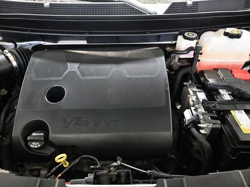 Used 2021 Chevrolet Traverse LT image 29