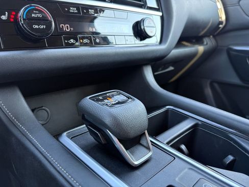 Used 2025 Nissan Pathfinder SV image 28