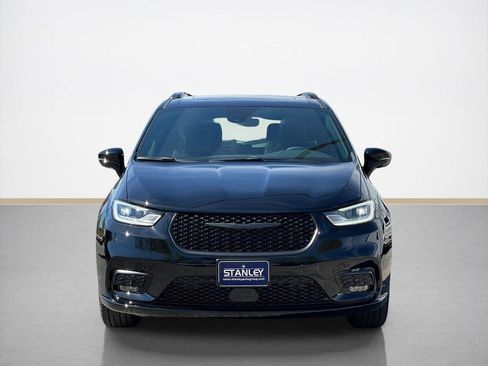 New 2026 Chrysler Pacifica Limited w/ S Appearance Package FWD image 2