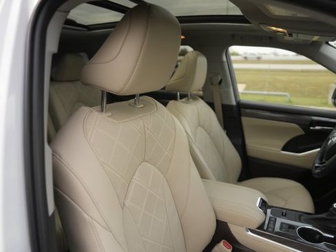 Used 2022 Toyota Highlander Platinum image 20