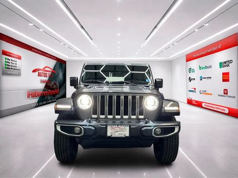 Used 2018 Jeep Wrangler Unlimited Sahara w/ Dual Top Group AWD/4WD image 2