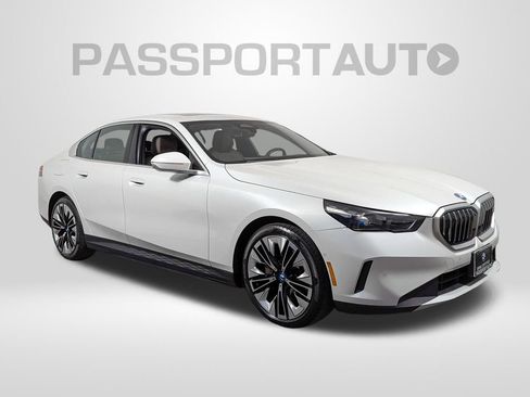 Certified 2024 BMW i5 eDrive40i w/ Convenience Package image 9