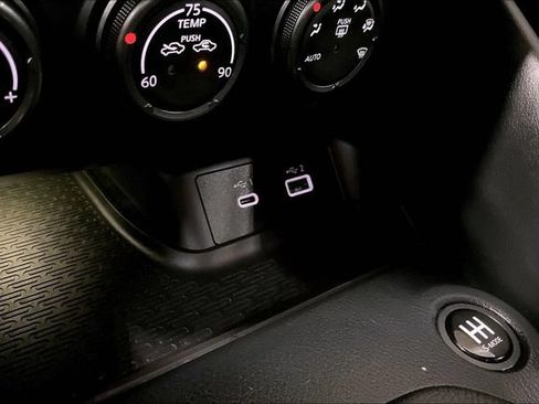 Used 2024 Nissan Z Performance w/ Floor Mat Package RWD image 31