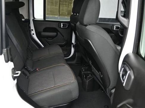 Used 2024 Jeep Gladiator Mojave w/ Technology Group AWD/4WD image 11