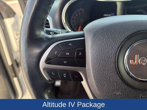 Used 2018 Jeep Grand Cherokee Altitude image 18