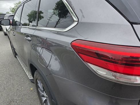 Used 2018 Toyota Highlander XLE FWD image 7