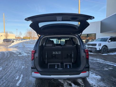 New 2026 Kia Carnival LX image 17