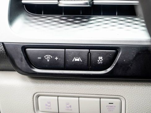 Used 2024 Kia Carnival LX image 28