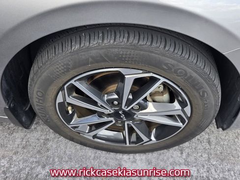 Used 2023 Kia Forte LXS FWD image 5