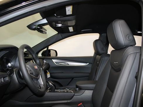 New 2026 Cadillac XT5 Luxury image 6
