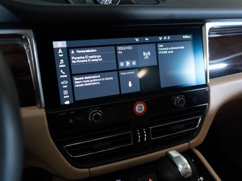 Certified 2026 Porsche Macan AWD/4WD image 25